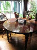 Bassett Kitchen table and chairs, 2 leaves. Matching hutch
