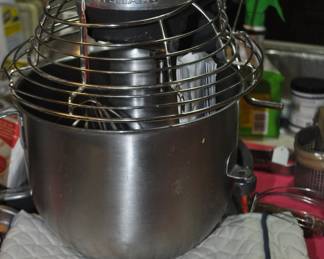 Very nice Kitchen Aid Mixer