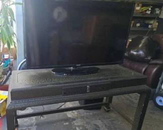 DW117Samsung 46in TV with stand