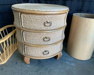 FR126Round End Table Accessories