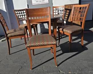 FR112Table and chairs