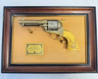 Franklin Mint Commemorative 1975 John Wayne Colt 45 NonFiring Replica
