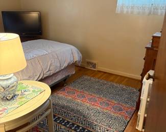 Various bedroom furniture & rugs