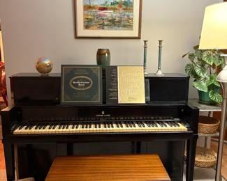 Steinway & Sons upright piano, 1940, with original Tonk Bench