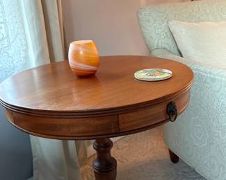 End table in perfect condition