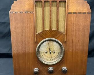 VINTAGE 1930s AIRLINE MONTGOMERY WARD TOMBSONE TUBE RADIO  ART DECO CABINET  TESTED