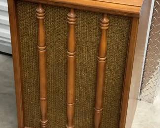 Vintage Tube Audio Setup Classic 1938 FADA Turntable Tube Amplifier on Speaker Cabinet