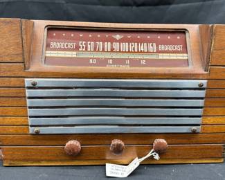 Stewart Warner Model 9000B Vacuum Tube Radio (c. 1947)