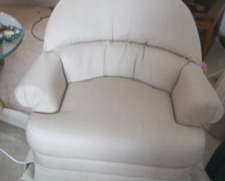 LAZBOY SWIVEL ROCKER 