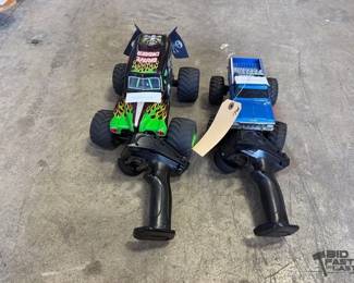 4524 2 Monster Truck RC Model Cars with Remote Controllers