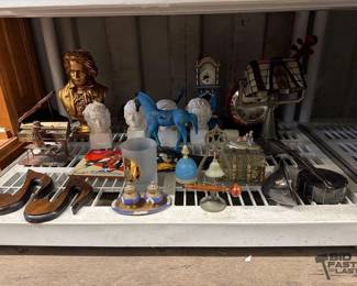 8160 Decorations and Knick Knacks