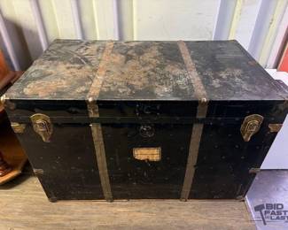 8604 Wooden Trunk