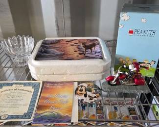 4048 Snoopy Figurine, Decoritve Plate, Pin More