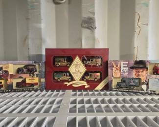 4042 3 Sets of Lledo Die Cast Model Cars