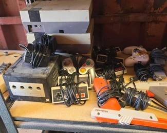 6040 3 NES Game Consols, 5 NES Control More