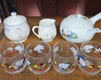 6056 Vintage Snoopy Teapot Set Juice Glasses