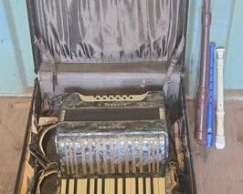 3502 Hohner Student II Accordion 3 Recorders