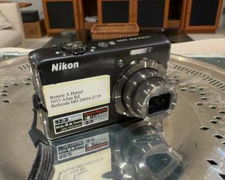 Nikon Coolpix S620 12.2MP Digital Camera - Black (includes battery / no charger)