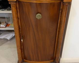 Vintage Neoclassical Mahogany Bow Front Cabinet with Paw Feet (24” x 17” x 40”)