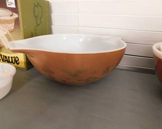 Vintage Pyrex Early American.