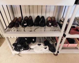 Men's size 10 leather dress shoes.