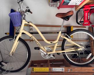 Townie Electra 7D Bikes - 2 Step Through & 1 Step Over. Photo 2 of 2.