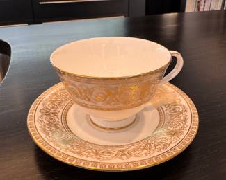 Royal Doulton Sovereign China. Items Includes: 18 Saucers, 12 Cups, 11 Cream Soups, 12 Bread & Butter, Sauce / Gravy Boat, Serving Platter. Photo 1 of 5.
