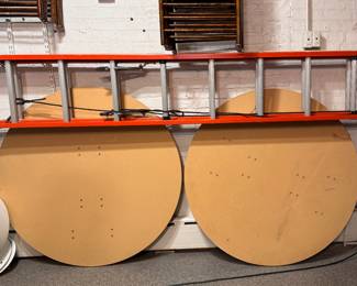 Round Folding Tables & Tablecloths.