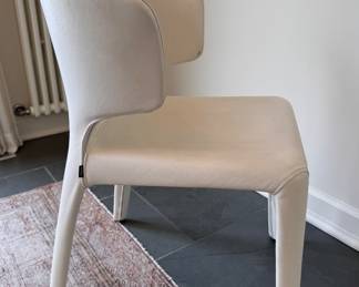 Set of 5 Cassina Hannes Wettstein Hola 367 White Leather Chairs. 18" Seat Height. Some Slight Wear. Photo 2 of 8.