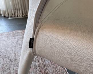 Set of 5 Cassina Hannes Wettstein Hola 367 White Leather Chairs. 18" Seat Height. Some Slight Wear. Photo 7 of 8.