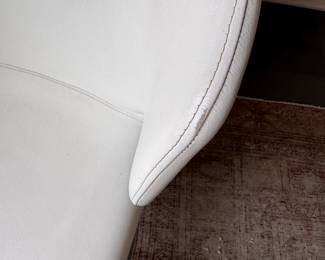 Set of 5 Cassina Hannes Wettstein Hola 367 White Leather Chairs. 18" Seat Height. Some Slight Wear. Photo 5 of 8.