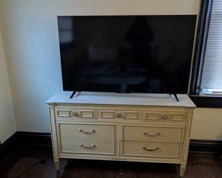 Vintage Dixie Furniture Traditional Style Six Drawer Dresser