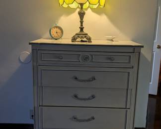 Vintage Dixie Furniture Traditional Style Five Drawer Dresser