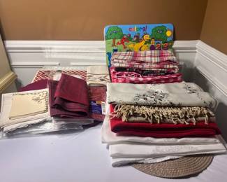 Mystery Lot of Kitchen Linens, Placemats More