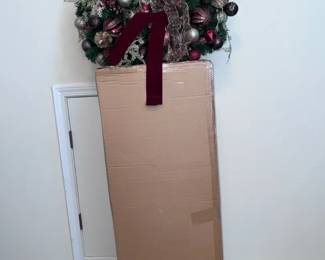 Wondershop Tree Ornate Wreath Set