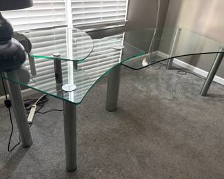 MODERN GLASS DESK