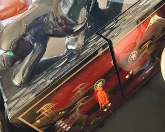 BEAUTIFUL LACQUERED ASIAN JEWELRY BOX