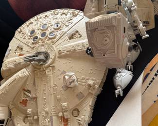 STAR WARS MILLENNIUM FALCON