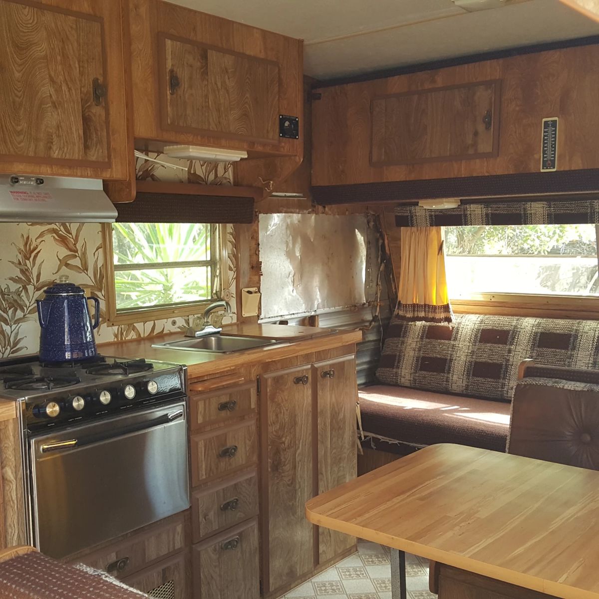 Vintage Fleetwood Prowler Travel Trailer –Nice Interior – NEEDS WORK