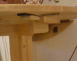 Solid Wood Round Drop-Leaf Table (All Four Sides Fold Down) – Space-Saving Design