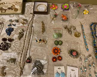Vintage costume jewelry-100's of pieces!!