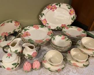 Franciscan “Desert Rose” earthenware, 25 pieces, good condition 