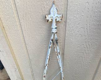 Vintage Fleur de Lis garden topiary