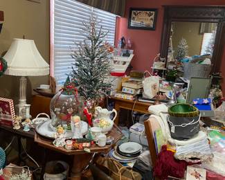 What goodies will we find in the Christmas Room!!