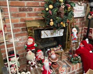 Here comes Santa Claus in the Christmas Room!!