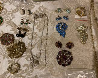 Vintage costume jewelry-100's of pieces!!