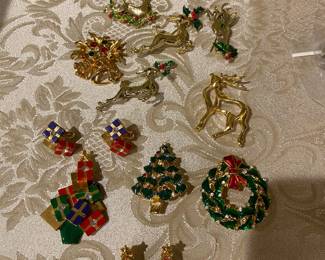 Holiday jewelry 