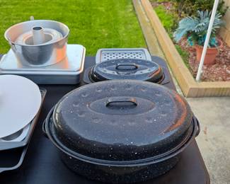 Enamelware roasting pan