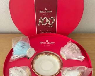 HKF116 - Royal Albert Tea Cup Set