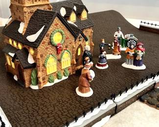 HKF266- Dickens Village “Knottinghill Church” W/ Accessories 